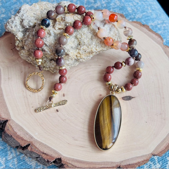 Expansive Light Short Mala Necklace